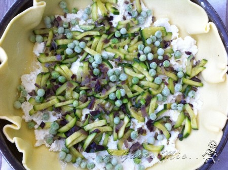 Torta salata di asparagi, zucchine e piselli 02